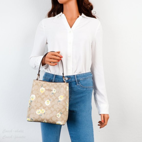 NWT Coach Small Town Bucket Bag with Daisy Print - Picture 2 of 12